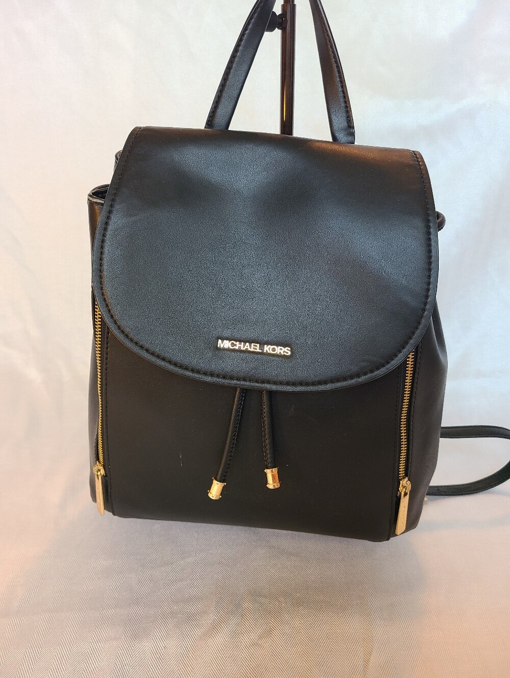 MICHAEL KORS Black Leather Backpack with Gold Hardware